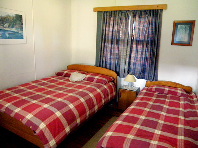 callicoma hill eco-cabins bedroom